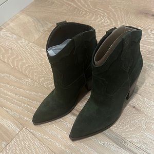 Marc fisher Gona booties size 6.5